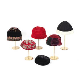 Karl Lagerfeld, Jean-Charles Brosseau, Bazar par Jean Dess&#233;s et Anonyme. Lot de 6 chapeaux. (1 of 1)