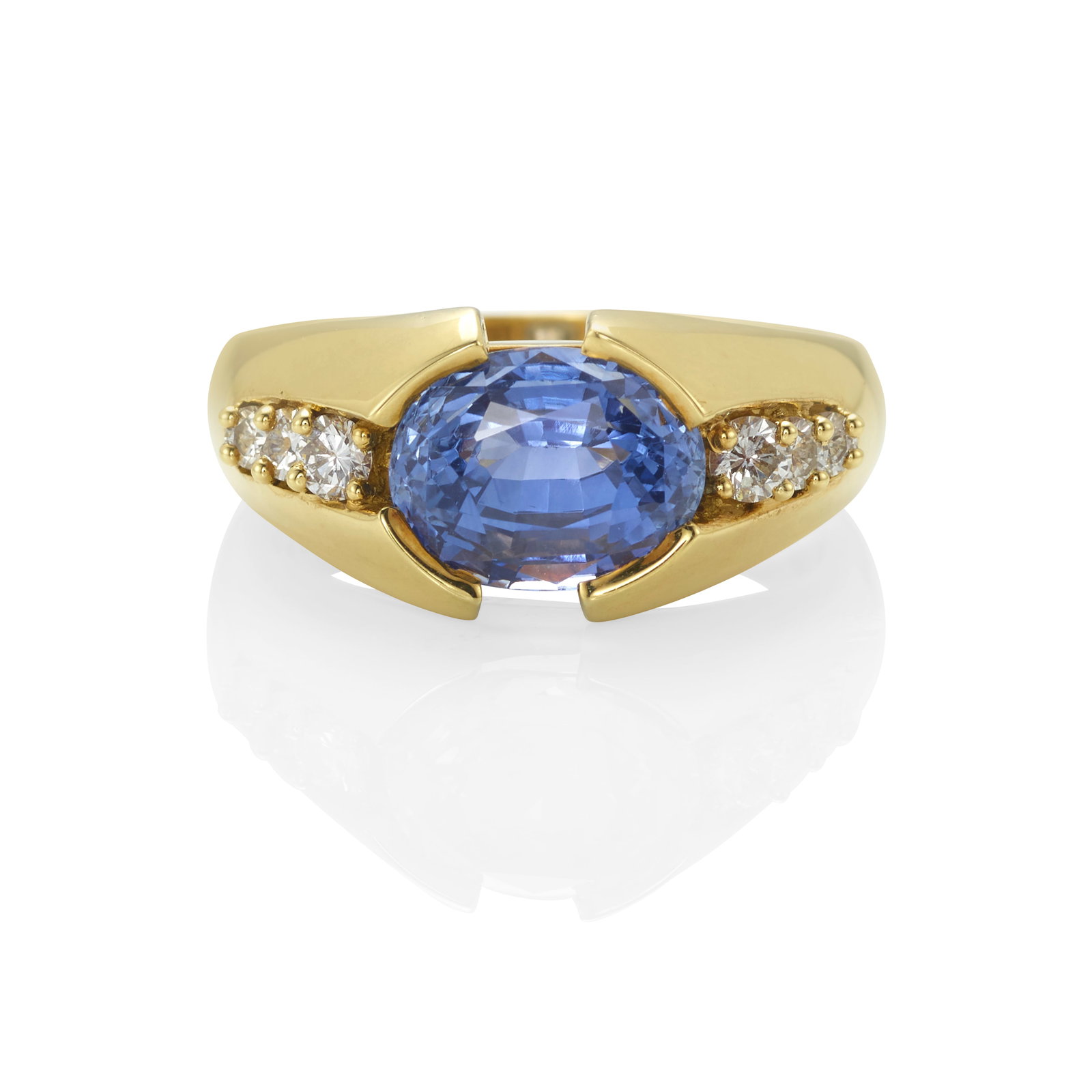 AN 18K GOLD, SAPPHIRE AND DIAMOND RING (1 of 3)