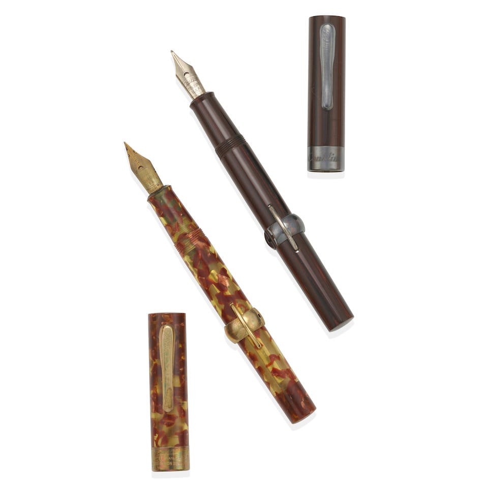 CONKLIN. A PAIR OF RESIN AND GOLD PLATED FOUNTAIN PENS (1 of 1)