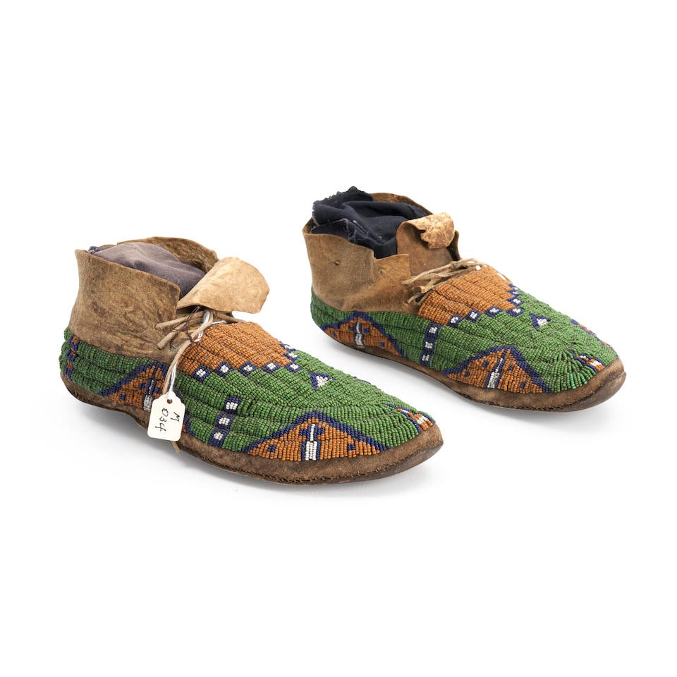 A pair of man's Plains beaded moccasins lg. 10 3/4 in. (1 of 4)
