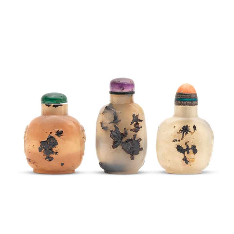 THREE SILHOUETTE AGATE SNUFF BOTTLES 19th century (6) (1 of 1)