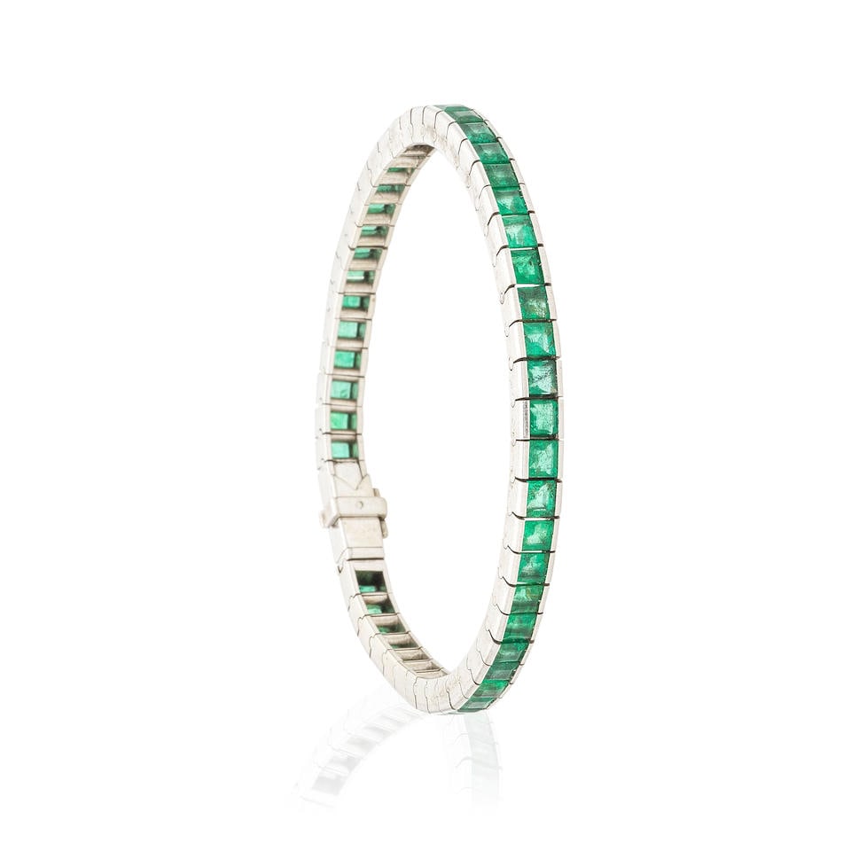 ATTRIBUÉ À CARL BUCHERER: BRACELET 'LIGNE' EMERAUDES, CIRCA 1950: ATTRIBUÉ À CARL BUCHERER: BRACELET 'LIGNE' EMERAUDES, CIRCA 1950 Composé d'une succession de maillons articulés sertis d'émeraudes calibrées, poinçon français d