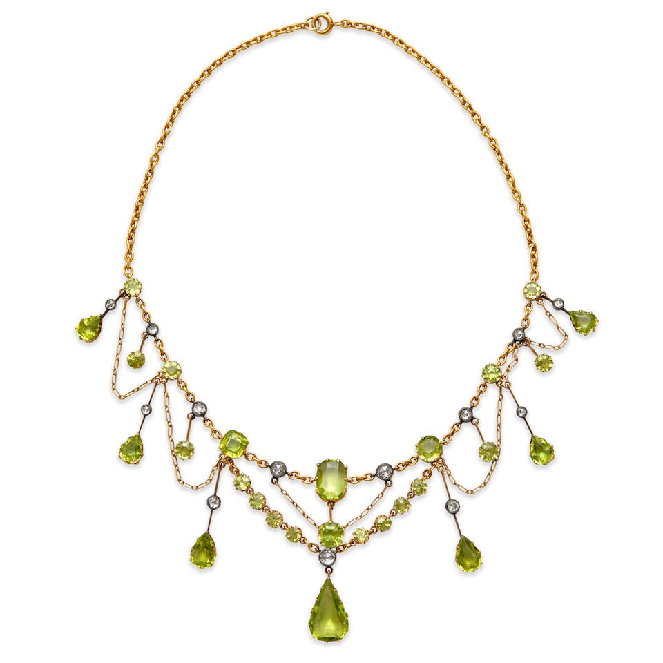 AN EDWARDIAN 18K GOLD, PERIDOT, AND DIAMOND FESTOON NECKLACE (1 of 3)