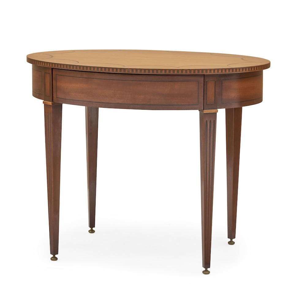 KITTINGER MAHOGANY AND INLAY OVAL OCCASIONAL TABLE (1 of 1)