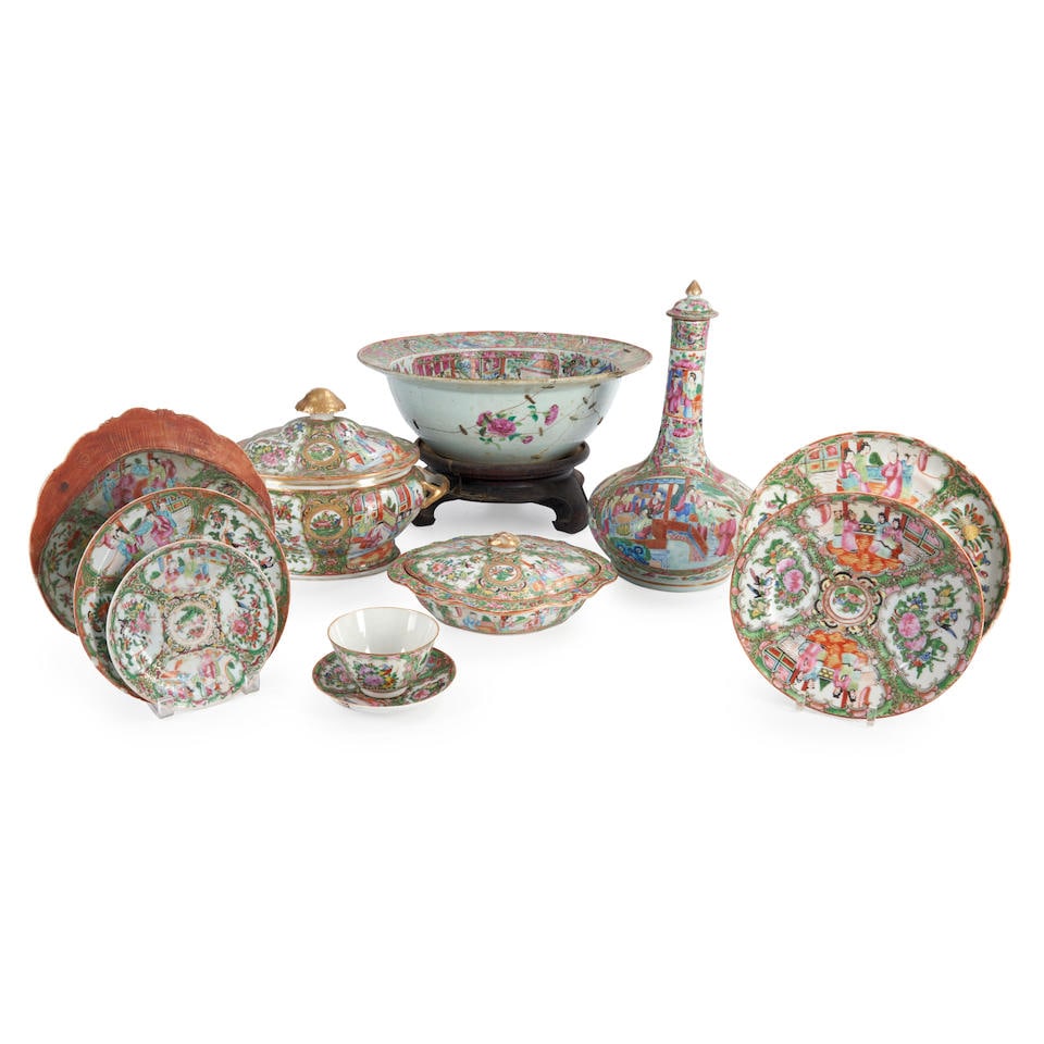 GROUP OF CHINESE EXPORT PORCELAIN ROSE MEDALLION ITEMS (1 of 1)