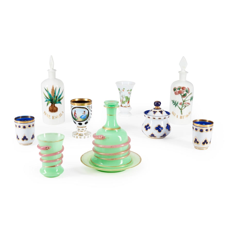 GROUP OF ASSORTED GLASS ARTICLES (1 of 1)