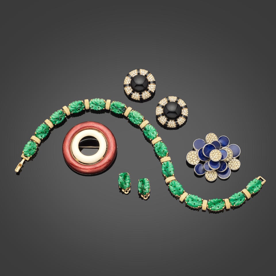 CINER, circa 1960/1970. Demi-parure, une paire de clips d'oreilles et deux broches. (1 of 1)