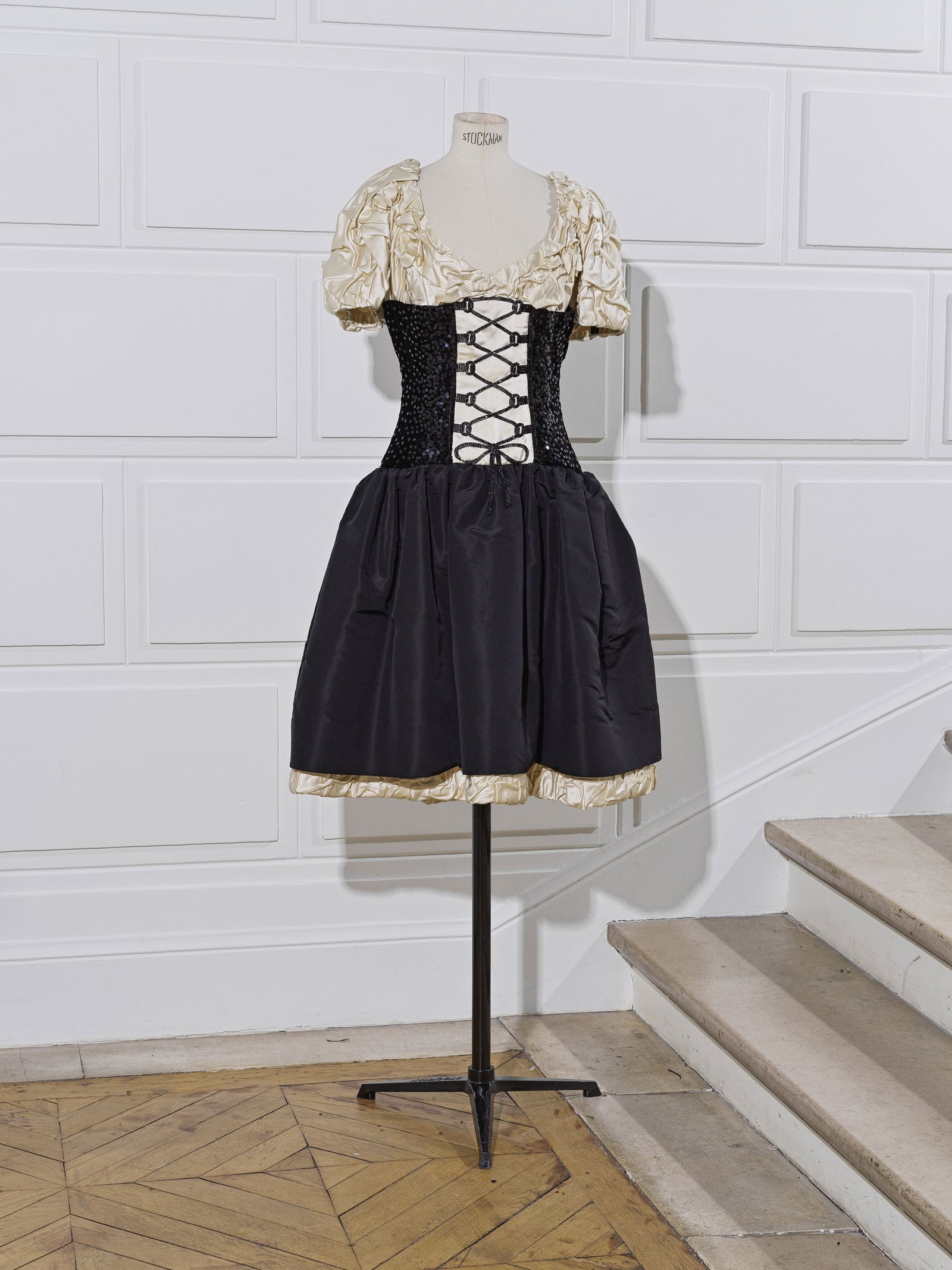 Guy LAROCHE, collection Haute Couture, circa 1980. Robe de cocktail 'Dirndl'. Prototype du d... (1 of 1)