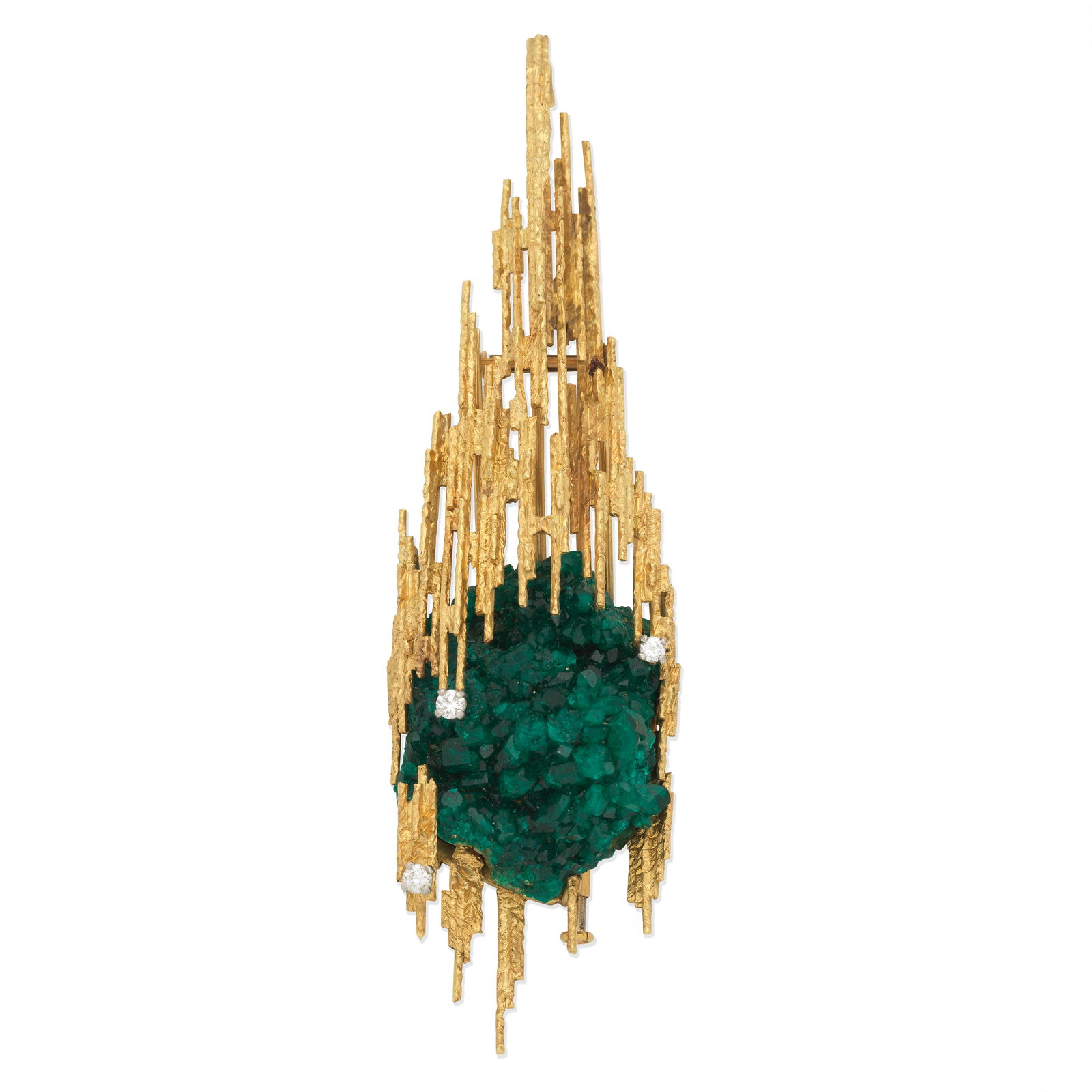 GRIMA: DIAMOND AND CHROME DIOPTASE PENDANT/BROOCH,: GRIMA: DIAMOND AND CHROME DIOPTASE PENDANT/BROOCH, 1964 The textured 18 carat gold mounting, set with a green crystal druzy and brilliant-cut diamond accents, signed HJCo., London hallmark, length 9.5