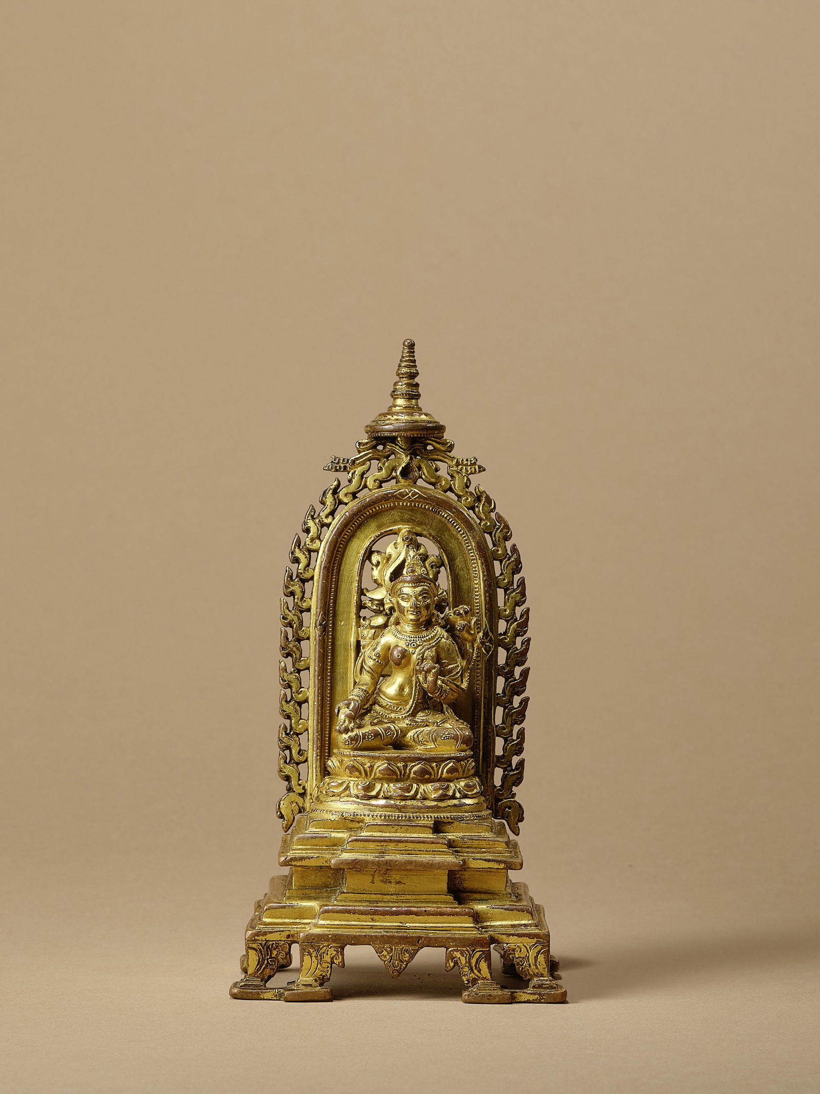 AUTEL EN ALLIAGE DE CUIVRE DORÉ DÉDIÉ À TARA VERTE NORD-EST DE L'INDE, KURHI... (1 of 1)