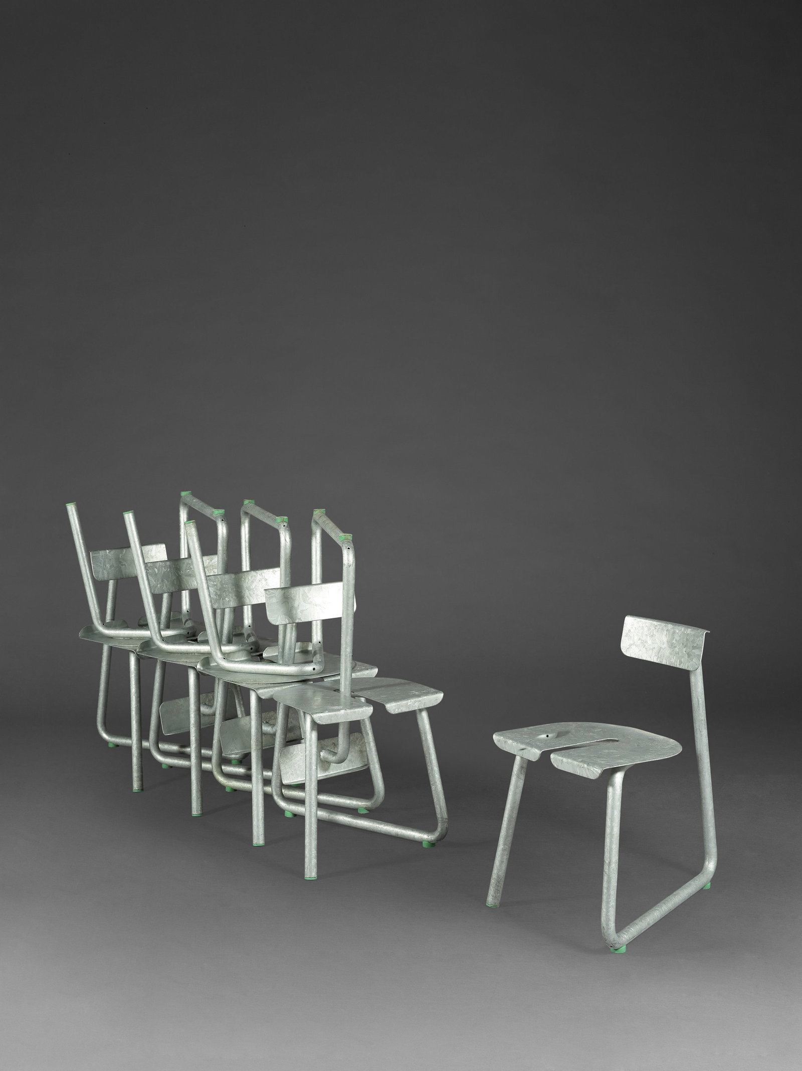 THOMAS SERRUYS (1986) Suite de huit chaises SPC2022Production Atelier Serruys Signée, titr&...: THOMAS SERRUYS (1986) Suite de huit chaises SPC 2022 Production Atelier Serruys Signée, titrée et datée 'SERRUYS SPC '22' Acier galvanisé et Ertalon Chacune: H: 73,7cm. (29in.); L: