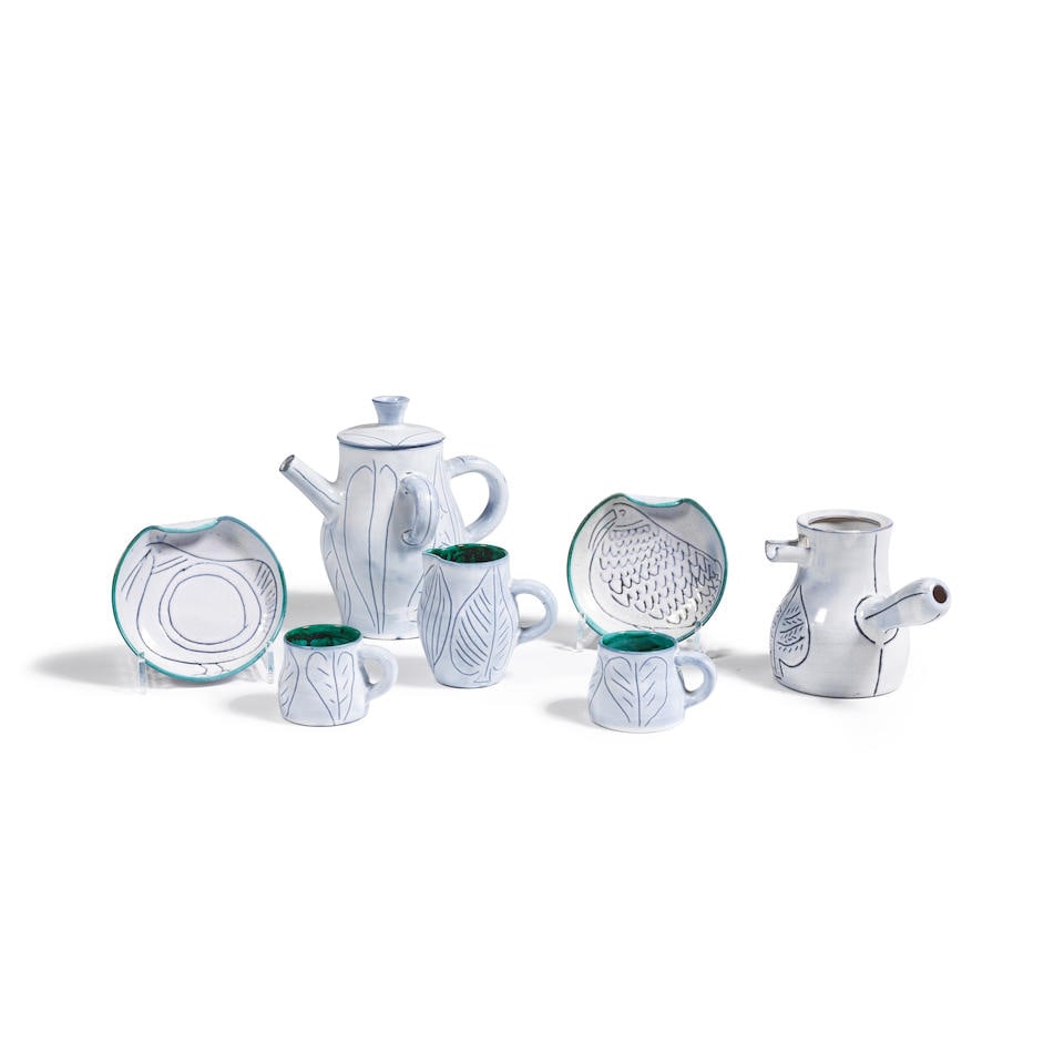 Jacques Innocenti (1926-1958). Service à chocolat En céramique incisée et ém...: Jacques Innocenti (1926-1958). Service à chocolat En céramique incisée et émaillée Vallauris Signé sous les bases Contenant : - 1 verseuse couverte à trois anses (21