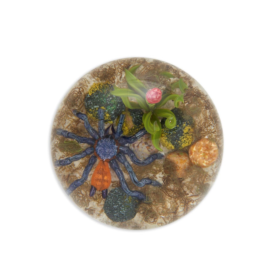 GORDON SMITH (B. 1959) PAPERWEIGHT WITH EQUADORIAN PURPLE TARANTULA, Arizona, late 20th/early 21... (1 of 3)