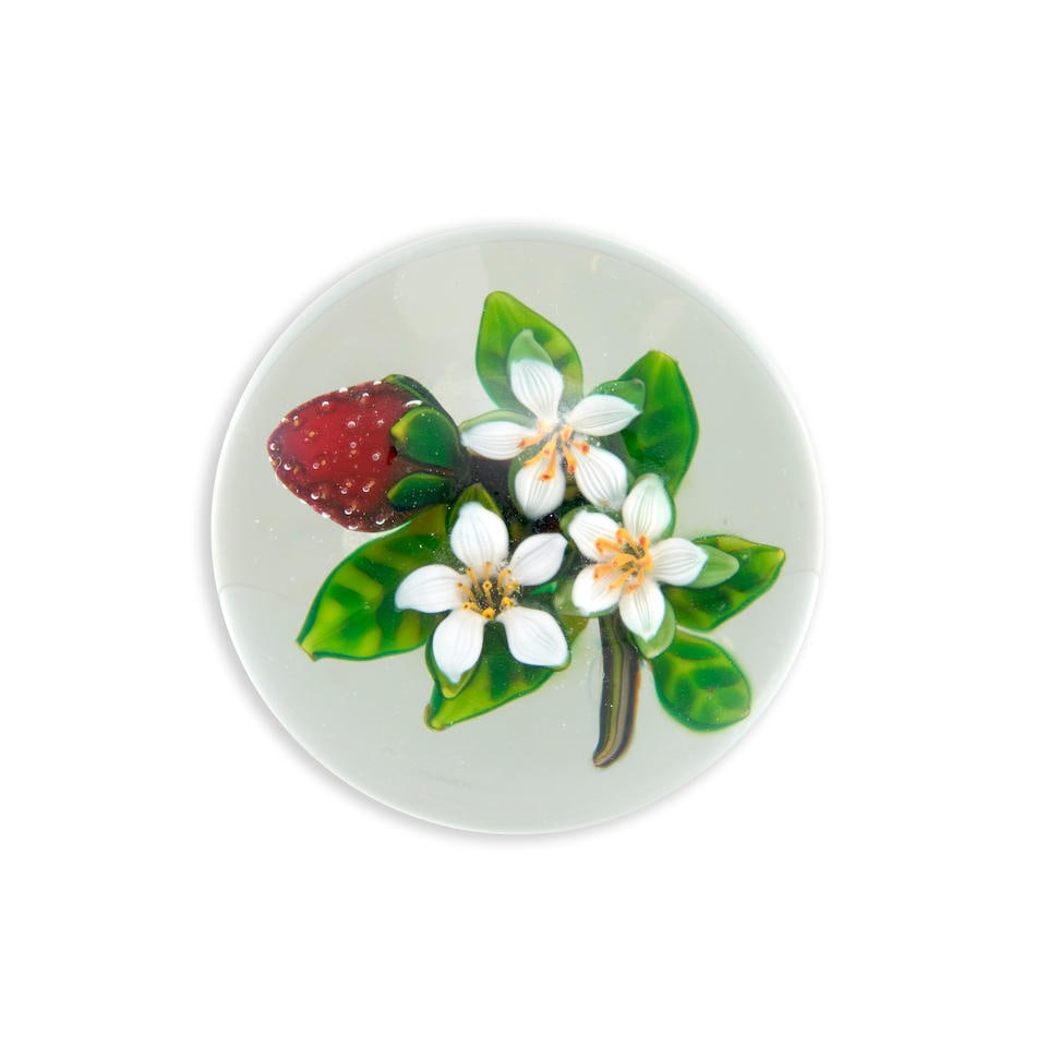 DELMO TARSITANO (1921-1990) PAPERWEIGHT WITH STRAWBERRY, Massachusetts, late 20th century, signe...: DELMO TARSITANO (1921-1990) PAPERWEIGHT WITH STRAWBERRY, Massachusetts, late 20th century, signed with 'DT' cane, ht. 1 7/8, dia. 2 1/4 in. Footnotes: Provenance The Joan and Rif Freedman Collection,