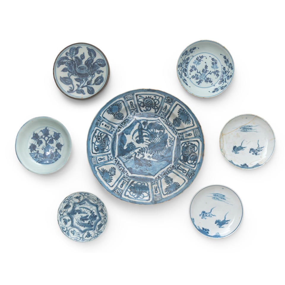 SIX BLUE AND WHITE DISHES AND A FRAGMENT OF BLUE AND WHITE BOWL Late Ming Dynasty, the fragment ... (1 of 1)