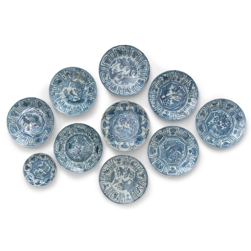 TEN BLUE AND WHITE PORCELAIN KRAAK DISHES Late Ming Dynasty (10): TEN BLUE AND WHITE PORCELAIN KRAAK DISHES Late Ming Dynasty The largest 8 1/4in (21cm) diam (10). Footnotes: Please note this Lot is to be sold at No Reserve. 本拍品不設&