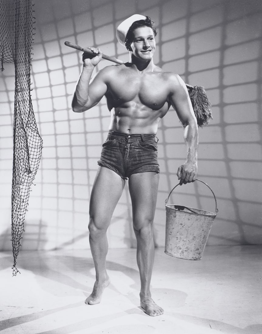 Bob Mizer (1922-1992) Bill Kugler: Bob Mizer (1922-1992) Bill Kugler Circa 1950 Signé à l'encre et portant le cachet de l'édition limitée 'Athletic Model Guild' du photographe, titré et édité '#2/25'