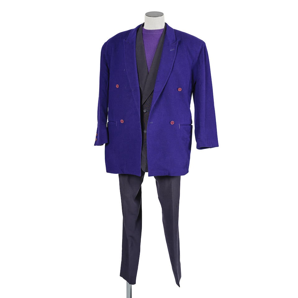 MONTANA Homme, circa 1990. Ensemble composé d'un manteau, d'une veste, d'un pantalon et d'u...: MONTANA Homme, circa 1990. Ensemble composé d'un manteau, d'une veste, d'un pantalon et d'un pull. Manteau caban violet, costume pantalon en toile de laine violine et pull à manches longues