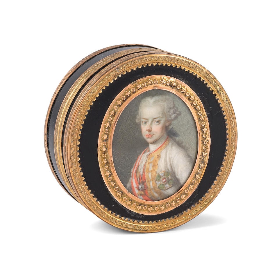 Boîte en écaille, métal doré et composition, à miniature sur ivoire fig...: Boîte en écaille, métal doré et composition, à miniature sur ivoire figurant Léopold II enfant, fin XVIIIe A late 18th century lacquer and gold mounted box with portrait