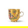 Tasse à fond doré en porcelaine de Meissen, vers 1740 A Meissen gold-ground cup, circa...