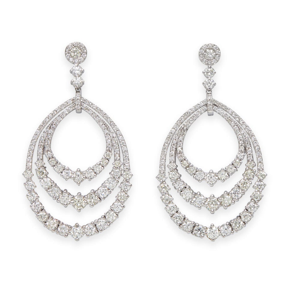 A PAIR OF 18K WHITE GOLD AND DIAMOND EARRINGS (1 of 2)