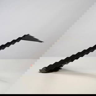 YVES CHRISTIN (1949-1999) Lampe de table Concorde: YVES CHRISTIN (1949-1999) Lampe de table Concorde Création en 1979 Edition Antonangeli Métal laqué et fonte H: 40 cm. (15.3/4in.); L: 72 cm. (28.3/4in.); P: 19 cm. (7.1/2in.) A 'Concord