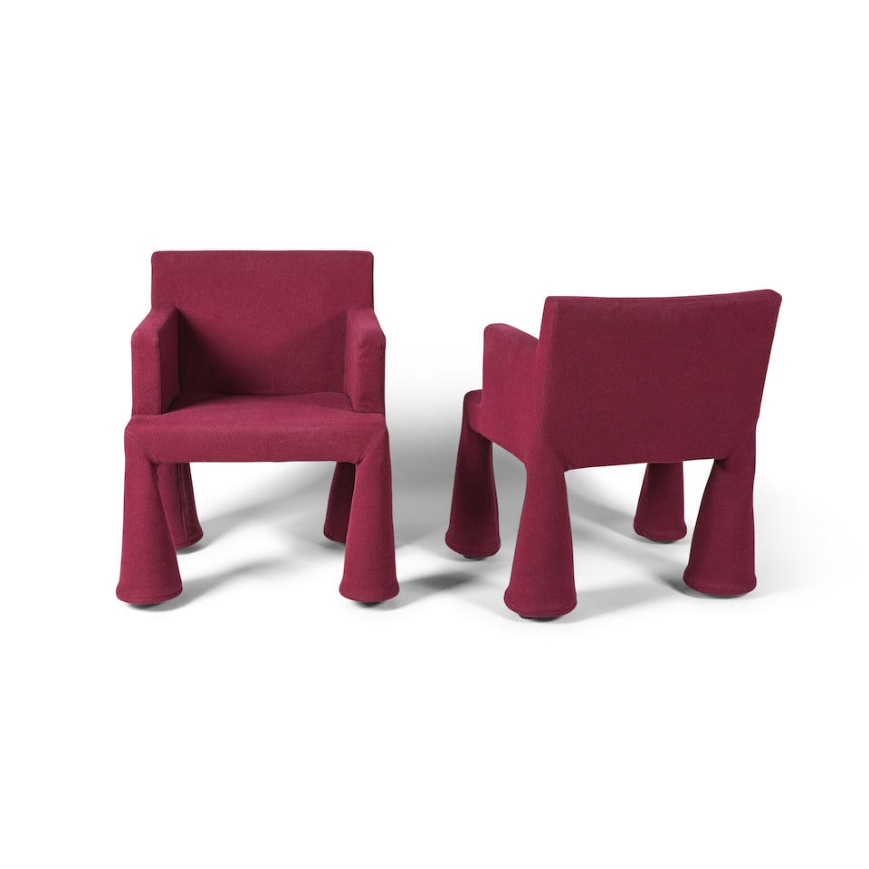 MARCEL WANDERS (1963) Paire de fauteuils V.I.P.: MARCEL WANDERS (1963) Paire de fauteuils V.I.P. Création en 2000 Edition Moooi Etiquette de l'éditeur Acier, laine vierge et roulettes Chacune: H: 80cm; (31.1/2in.); L: 70 cm. (27.1/2in.); P