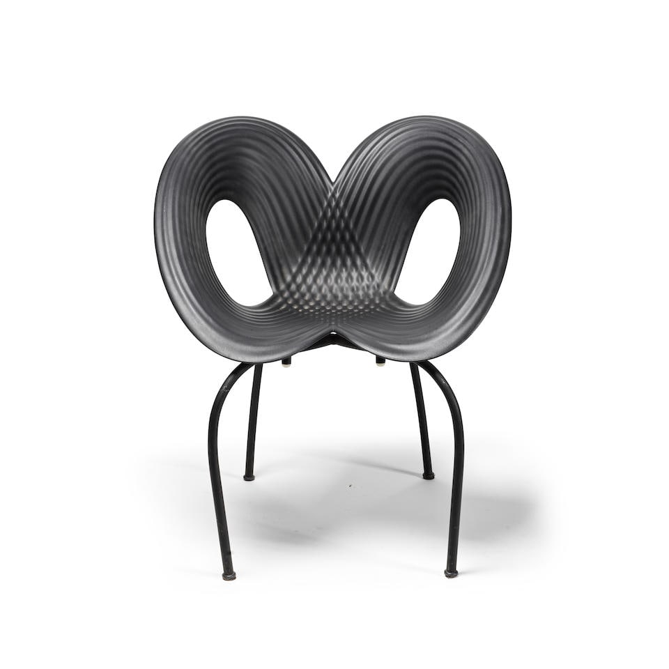 RON ARAD (1951) Fauteuil Ripple: RON ARAD (1951) Fauteuil Ripple Création en 2005 Edition Moroso Moulé 'RIPPLE CHAIR design by Ron Arad for MOROSO Italy' Polypropylène moulé H: 80 cm. (31.1/2in.); L: 68 cm. (26.3/