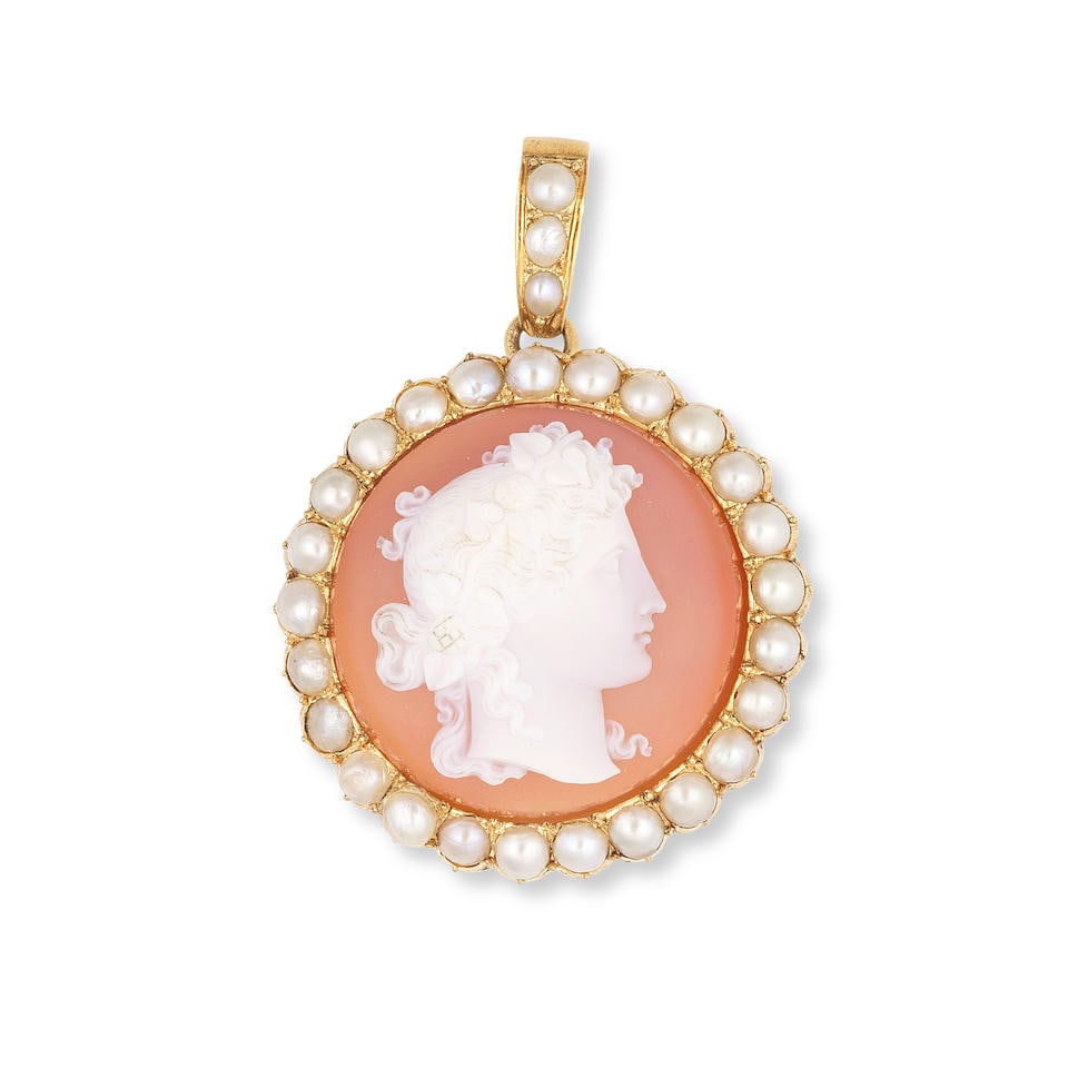 CULTURED PEARL AND AGATE CAMEO BROOCH/PENDANT BROCHE/PENDENTIF CAMEE D'AGATE ET PERLES DE CULTURE (1 of 2)