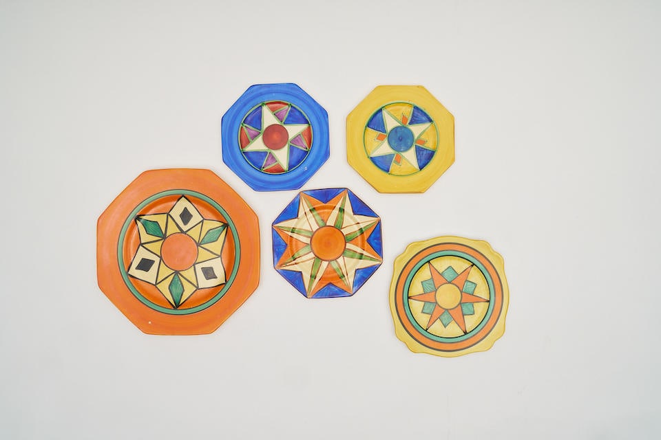 Clarice Cliff (1899-1972) Collection of five 'Bizarre' plates, 1930-1936 Diameter: 21.8cm, 15.8c... (1 of 1)