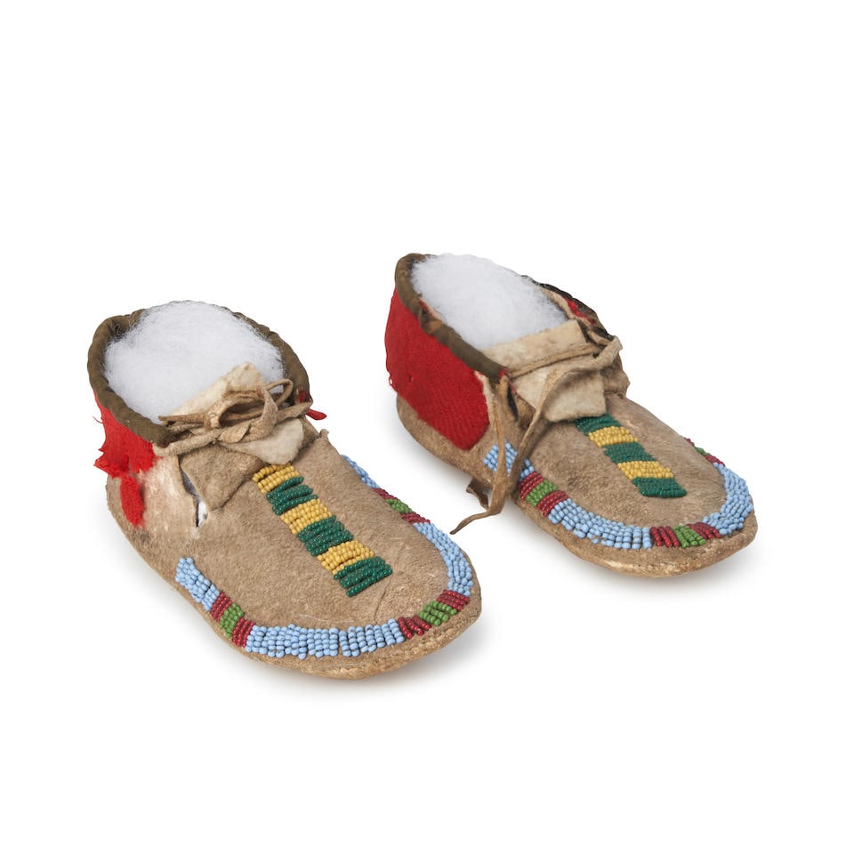 A pair of Niitsitapi (Blackfeet) child's beaded moccasins  lg. 6 in. (1 of 3)
