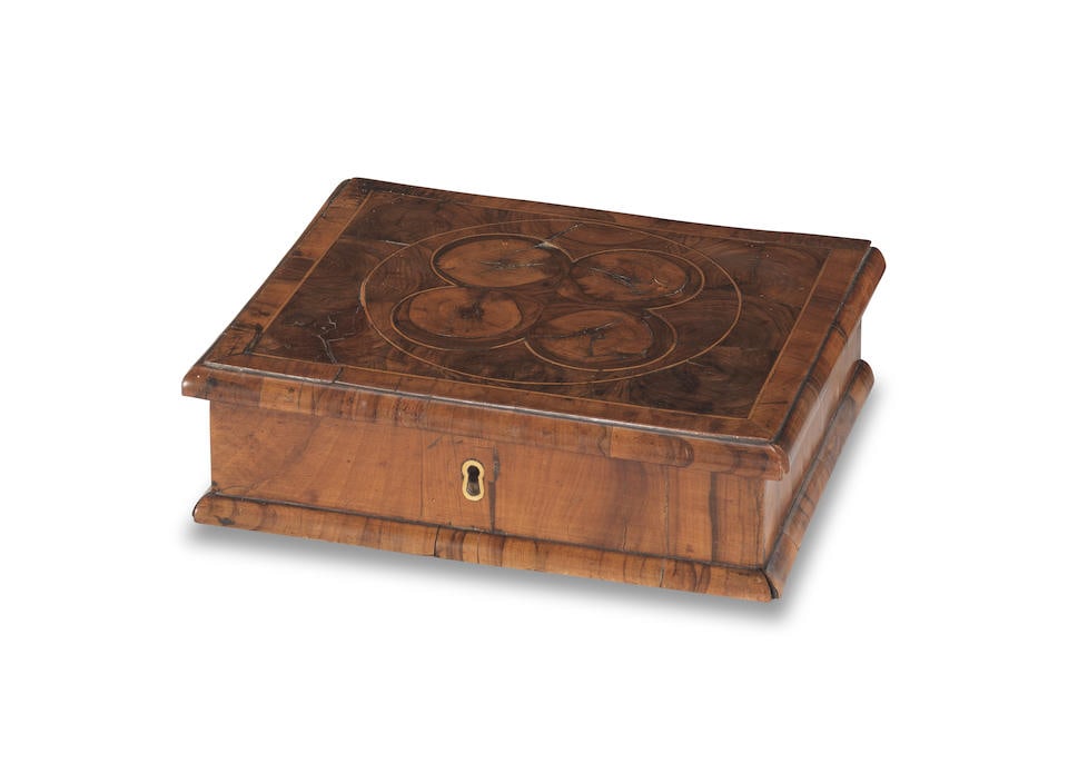 A late 17th/early 18th century walnut and oyster veneered lace box (1 of 3)