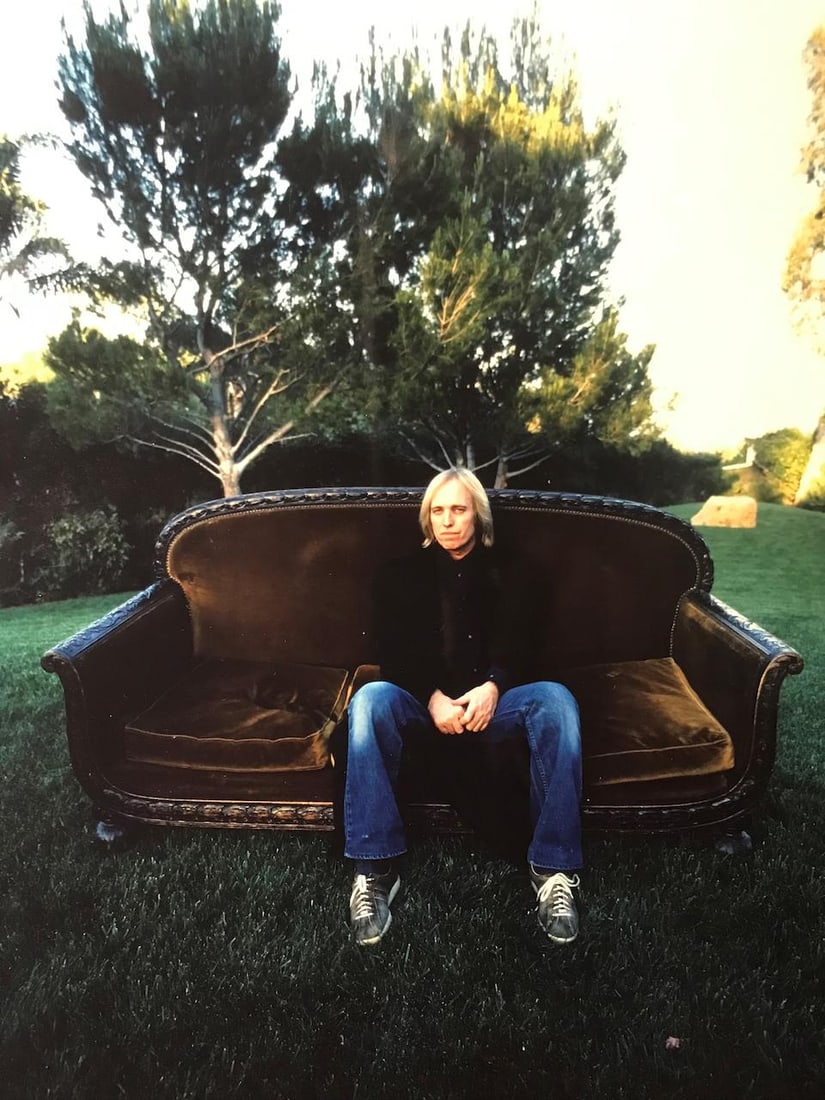 A CONTINENTAL CARVED WALNUT SETTEELate 19th century (1 of 3)