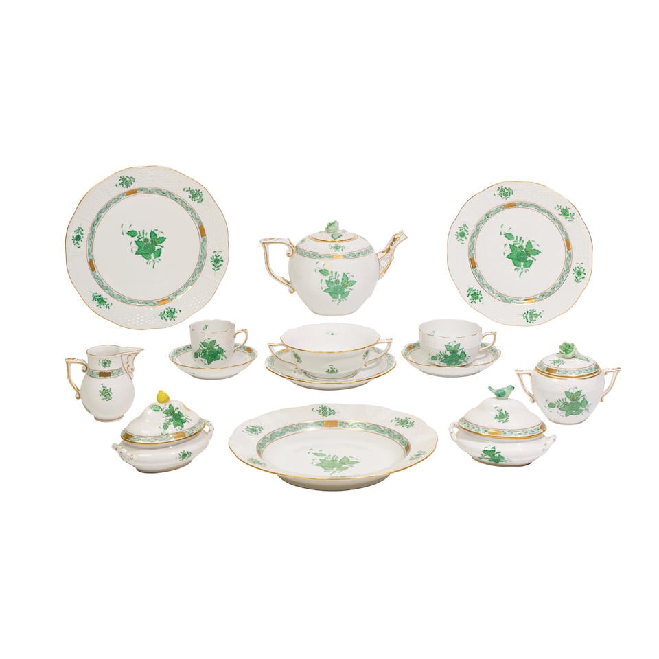 AN EXTENSIVE HEREND PORCELAIN  PART DINNER, TEA, AND COFFEE SERVICE 20th/21st century (1 of 2)