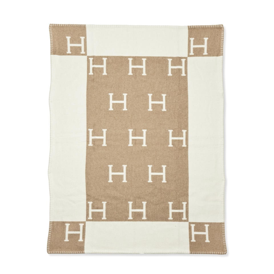 Hermès: a Noisette Moyen and Blanc Avalon Baby Blanket c.2024 (1 of 1)