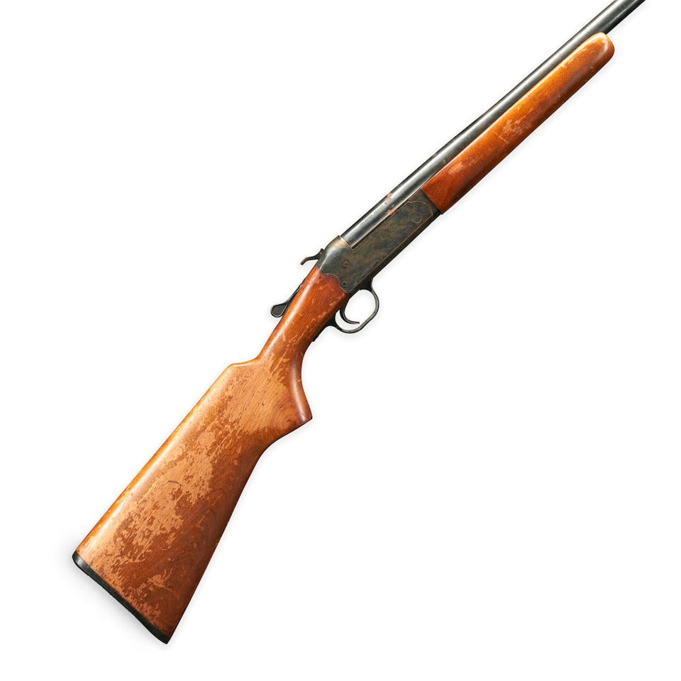 A STEVENS MODEL 940 SINGLE SHOT 20 GAUGE SHOTGUN, Curio or Relic firearm: A STEVENS MODEL 940 SINGLE SHOT 20 GAUGE SHOTGUN, 20th century. No serial number, blued barrel, case colored frame with proper roller engraved markings, walnut stock, hard rubber butt plate. Barrel lg