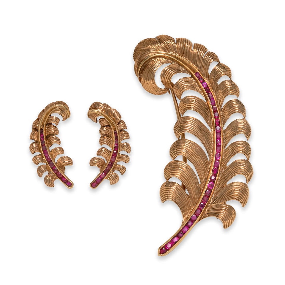 A RETRO 14K GOLD AND RUBY FEATHER SUITE (1 of 5)