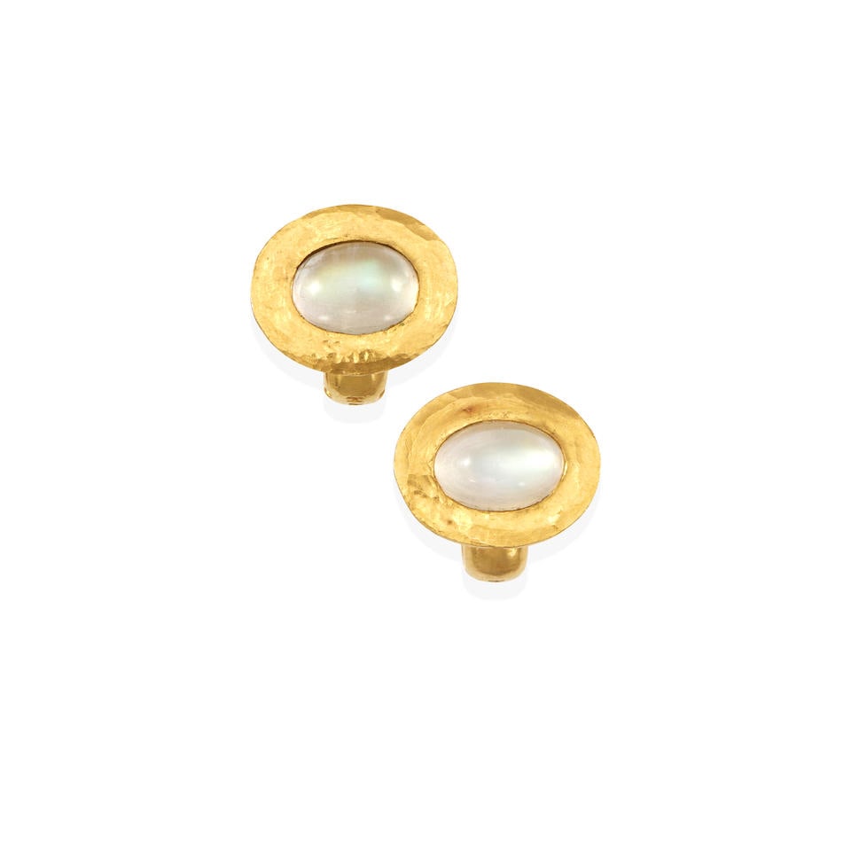 22K GOLD AND MOONSTONE EARRINGS (1 of 3)