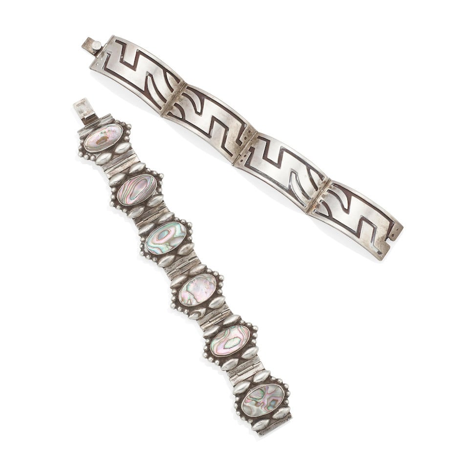 TWO STERLING SILVER LINK BRACELETS: TWO STERLING SILVER LINK BRACELETS • Sterling silver link bracelet with 6 oval tablet abalone shell stones (20.40 x 11.70 x 1.50 mm.), length, 7 in. • Sterling silver link bracelet with de