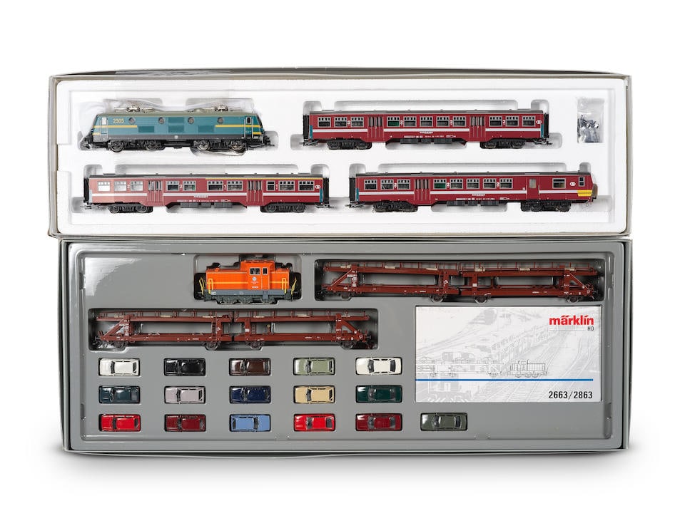 Marklin - Digital HO - Vehicle and Passenger Transport: Marklin - Digital HO - Vehicle and Passenger Transport Train set ref 26530, locomotive from the series 25 with 3 M2 passenger cars. Complete with its original box and instructions. Box size: 66 x 18 c