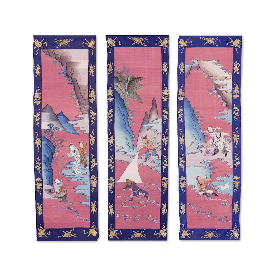 TROIS PANNEAUX ET UN FRAGMENT EN SOIE TISSÉE KESI Fin de la Dynastie Qing (1644-1911) (4) (1 of 3)