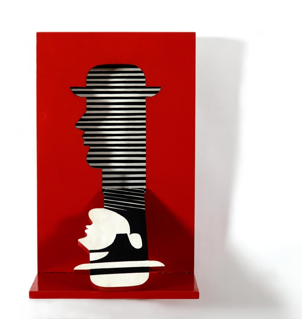 YANNIS GAITIS (1923-1984) Profil dans le fond rouge: YANNIS GAITIS (1923-1984) Profil dans le fond rouge signé et numéroté '5/25' sur le côté droit construction en bois peint 55 x 35 x 28 cm. (21 5/8 x 13 3/4 x 11 in.) signed an