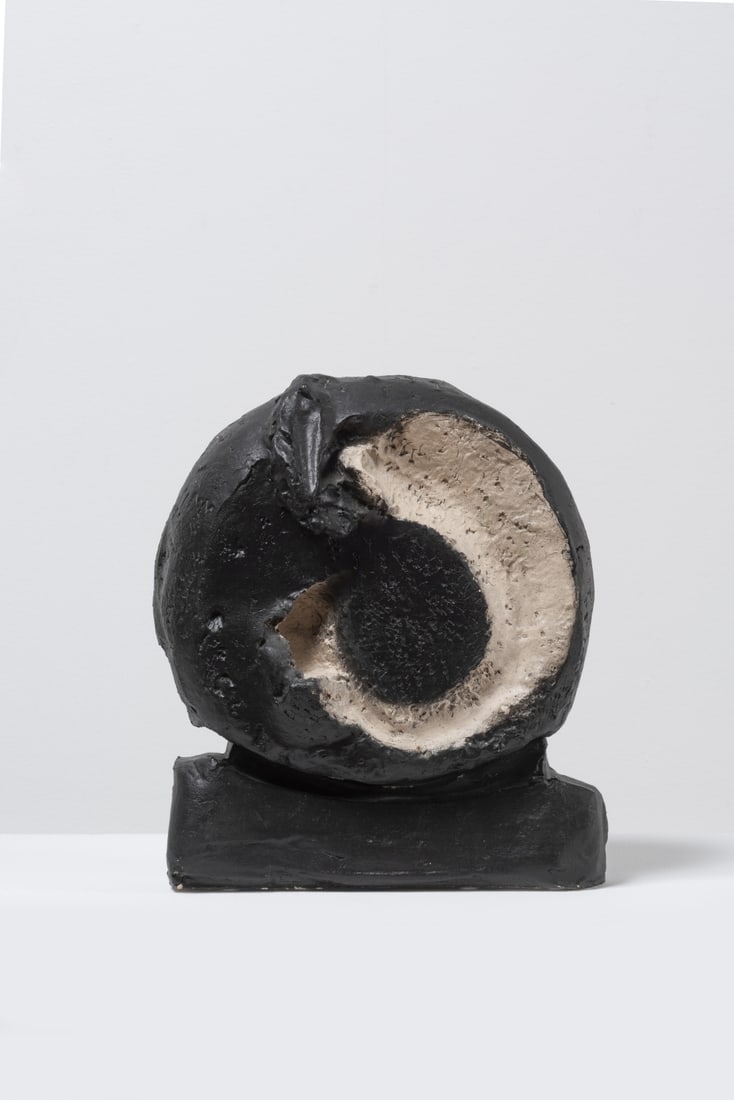 BRAM BOGART (1921-2012) Noir et blanc: BRAM BOGART (1921-2012) Noir et blanc 1998 Numérotée D sous la base Edition F. Delile Paris Céramique peinte Genummerd D onder de basis Editie F. Delile, Parijs Geschilderd keramiel<