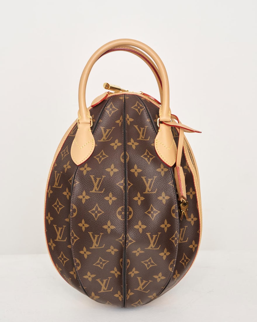 A LOUIS VUITTON EGG HANDBAG (1 of 1)