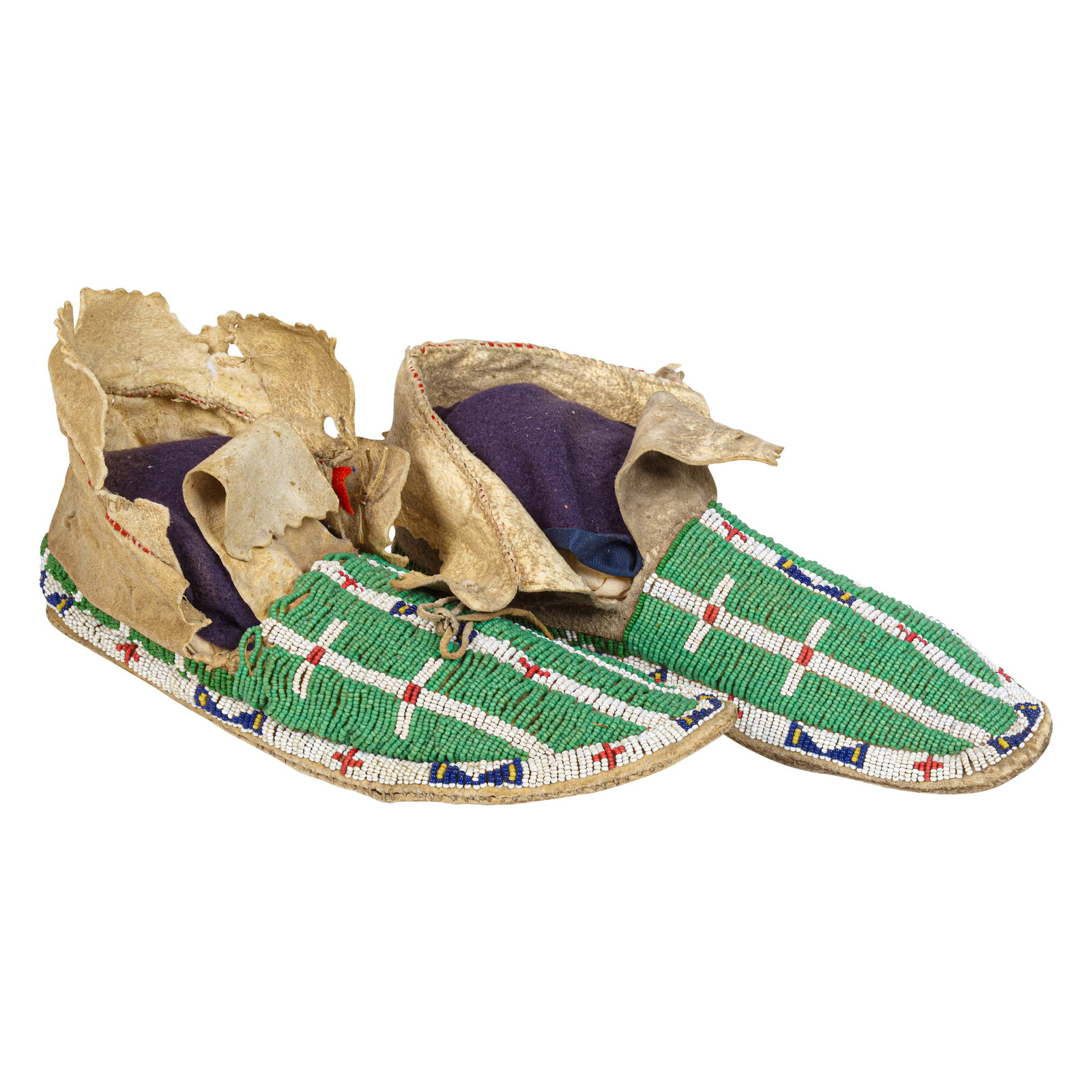 A pair of Tsitsistas/Suhtai (Cheyenne) or Inunaina (Arapaho) moccasins (1 of 3)
