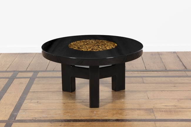 ETIENNE ALLEMEERSCH (1926-2002) Table basse: ETIENNE ALLEMEERSCH (1926-2002) Table basse Circa 1960 Oeil-de-tigre, résine et acier peint Salontafel Omstreeks 1960 Tijgeroog, hars en gelakt metaal A low table in oeil-de-tigre, resin and lacquere