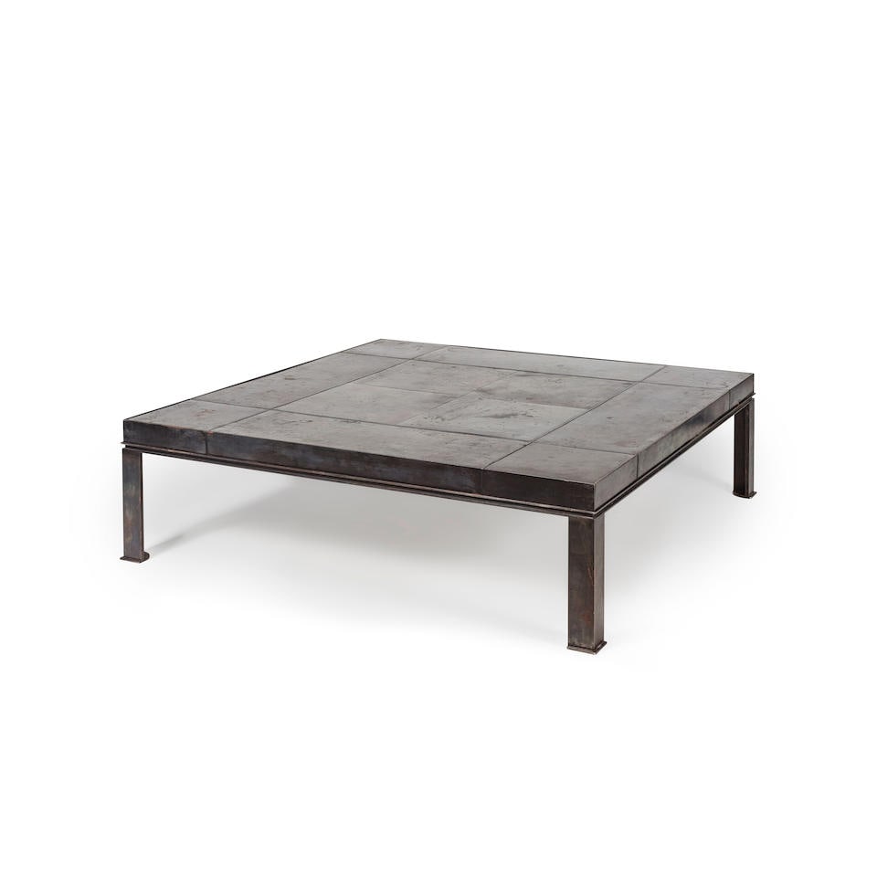 PETER MARINO (1949) Table basse: PETER MARINO (1949) Table basse Circa 2000 Bronze patiné Coffee table Circa 2000 Patinated bronze H: 41 cm. (16.1/8 in.); L: 136,5 cm. (53.3/4 in.); L: 136,5 cm. (53.3/4 in.) This lot is subject