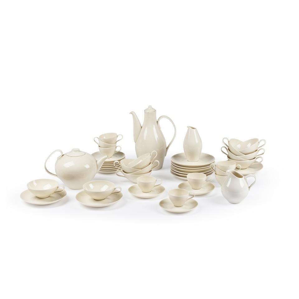 EVA ZEISEL (1906-2011) Partie de service à thé et café de la collection Museum, 4...: EVA ZEISEL (1906-2011) Partie de service à thé et café de la collection Museum, 40 pièces Création circa 1942-1945 pour le Museum of Modern Art, New York Edition Castleton Chi