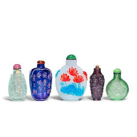 A COLLECTION OF FIVE GLASS SNUFF BOTTLES 19th/20th century (5) (1 of 2)