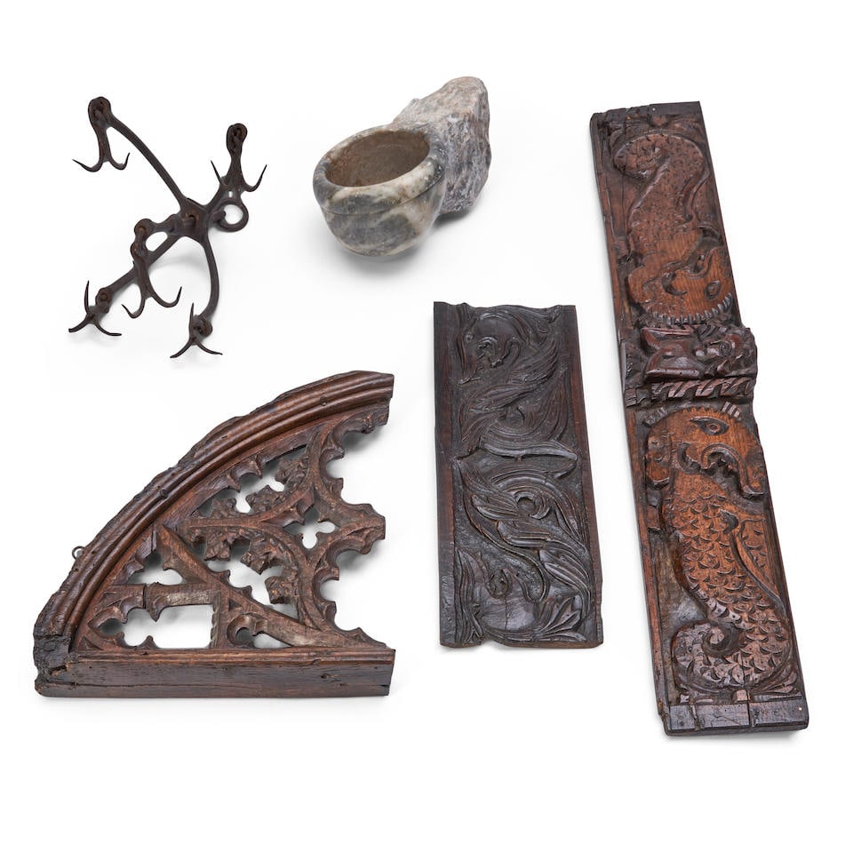 GROUP OF ASSORTED DECORATIVE ELEMENTS (1 of 1)